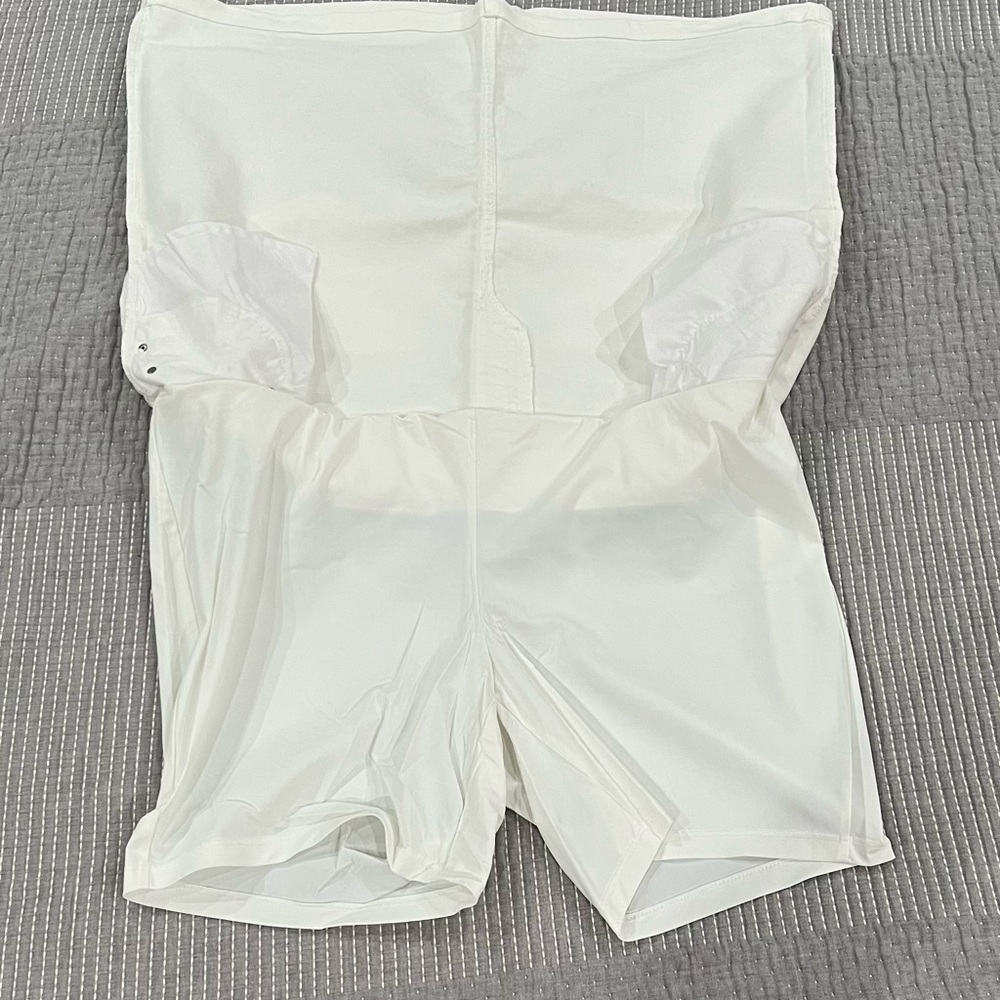 Chic White Mini Skirt/ Skort  for Women, SIZE XL - Picture 2 of 8